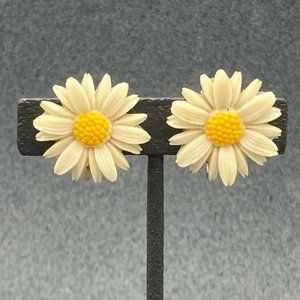 Sarah Coventry Clip On Earrings Daisy Flower White Yellow Acrylic Soft Girl